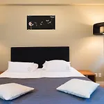Bizstay Cornerhouse Apartment
