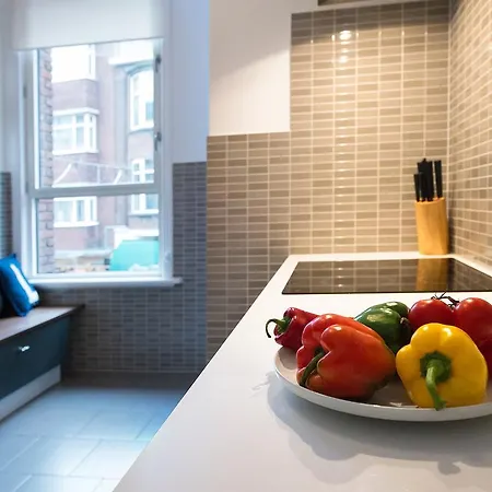 Bizstay Cornerhouse Apartment
